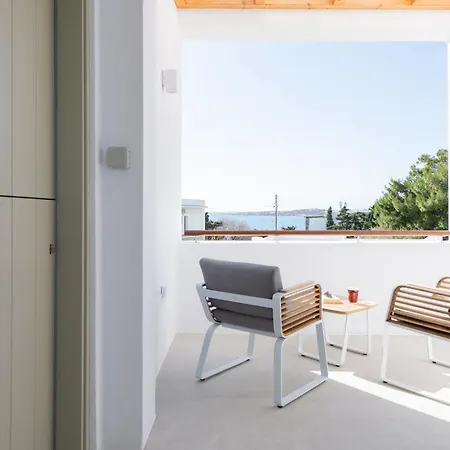 Triotissa Local Living Residences ドリオス