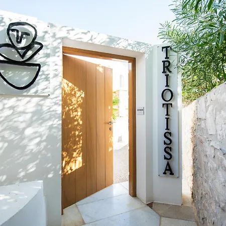 アパート Triotissa Local Living Residences