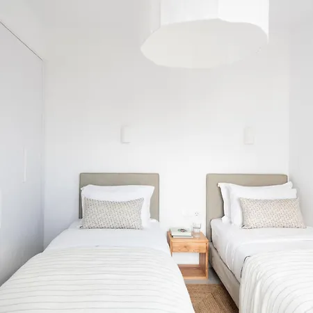 アパート Triotissa Local Living Residences ドリオス