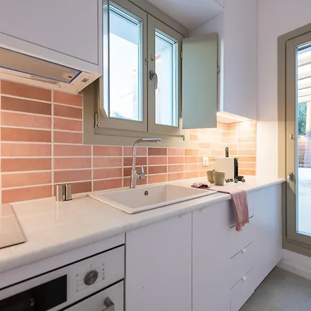 Triotissa Local Living Residences アパート