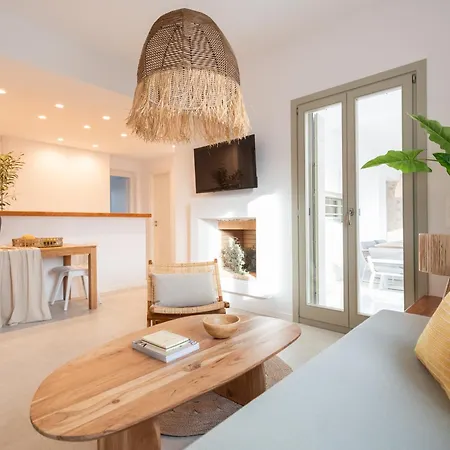 アパート Triotissa Local Living Residences *